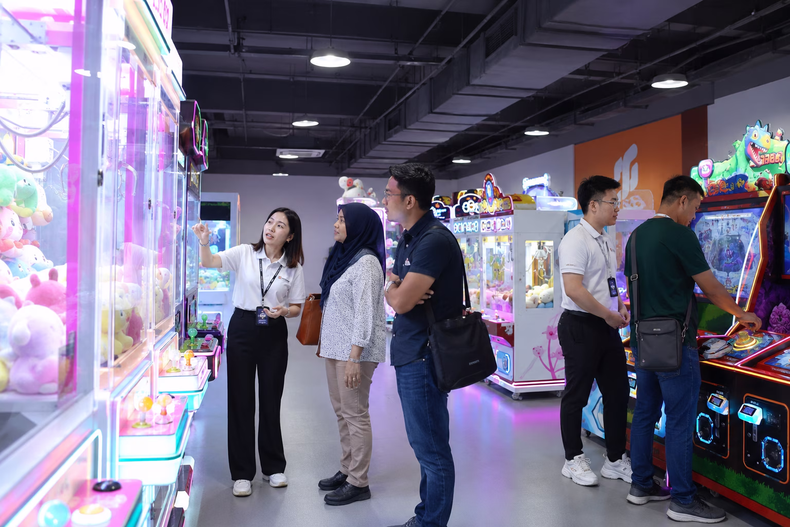 Malaysia buyers visiting arcade showroom