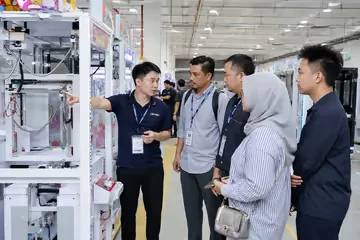 Claw machine tour for Malaysia buyers