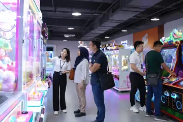 Malaysia buyers visiting arcade showroom